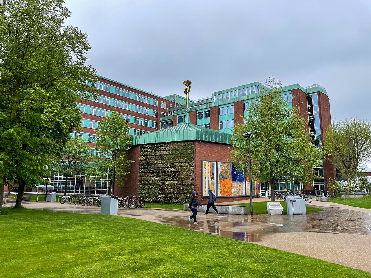 British research facility and clinical laboratory collaboration
