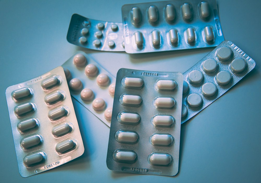 Standardised botanical capsules in pharmaceutical grade blister packaging
